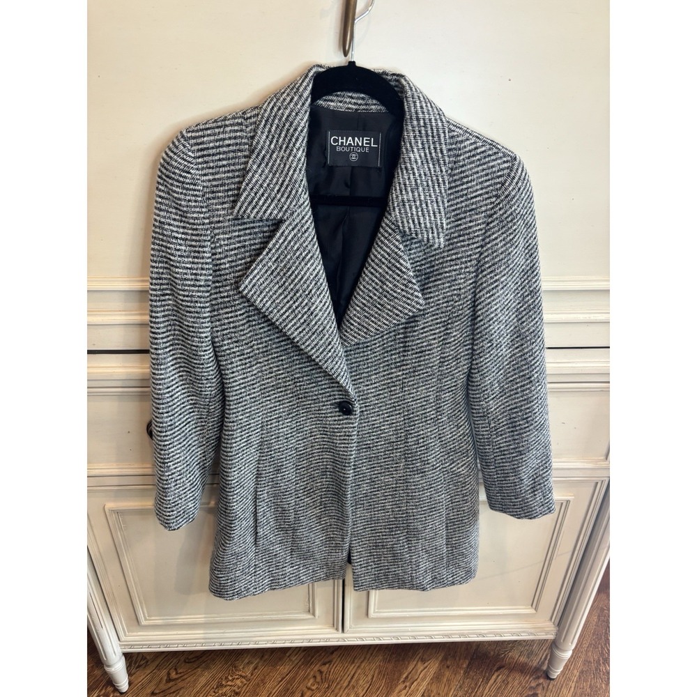 Chanel Boutique Vintage Wool Tweed Black White Jacket Chanel Buttons Collared Sm